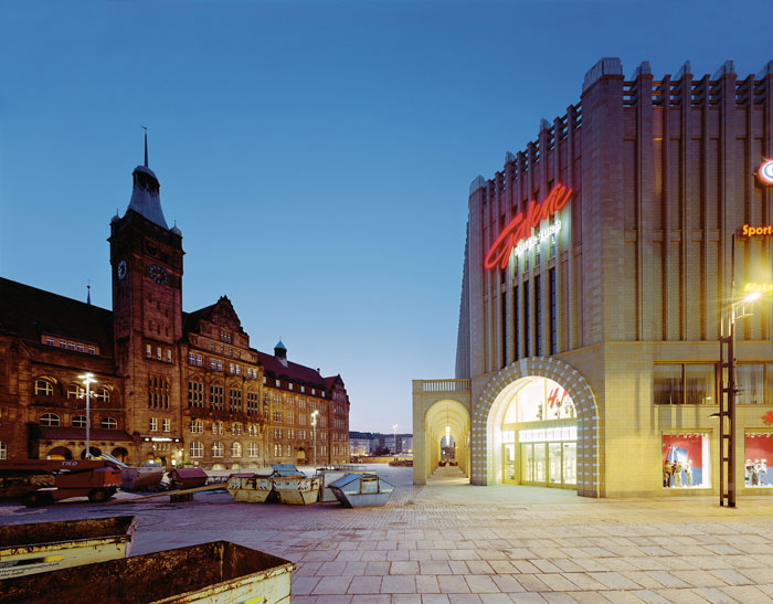 Facade Design of the Roter Turm Shopping Mall