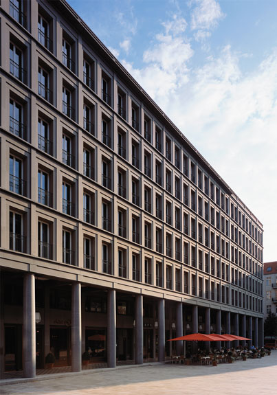 Walter-Benjamin-Platz, Leibnizkolonnaden