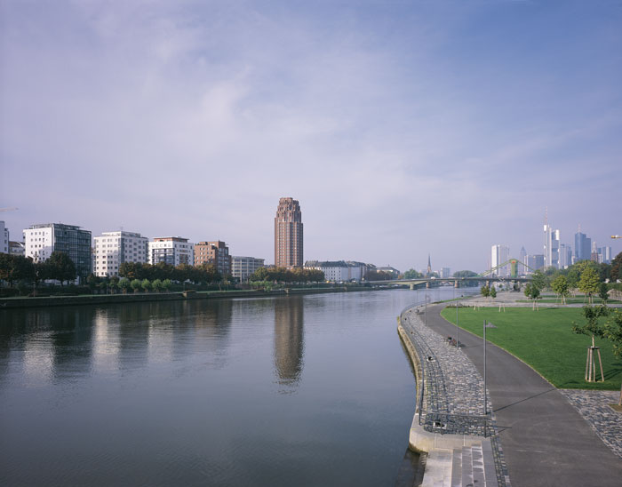 Mainplaza, Hochhaus am Deutschherrnufer 