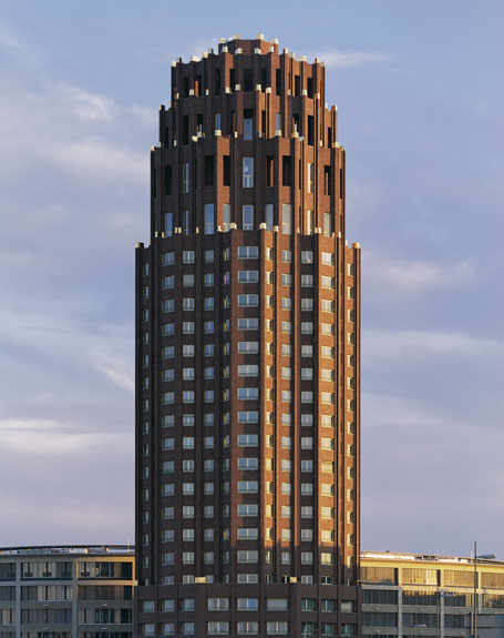 Mainplaza, Hochhaus am Deutschherrnufer 