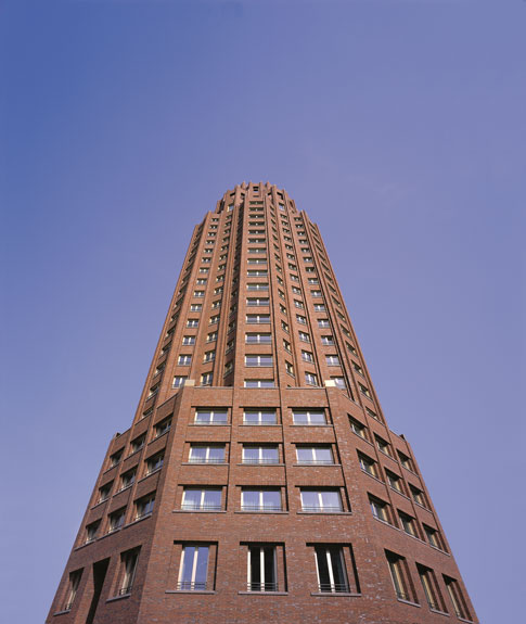 Mainplaza, Hochhaus am Deutschherrnufer 